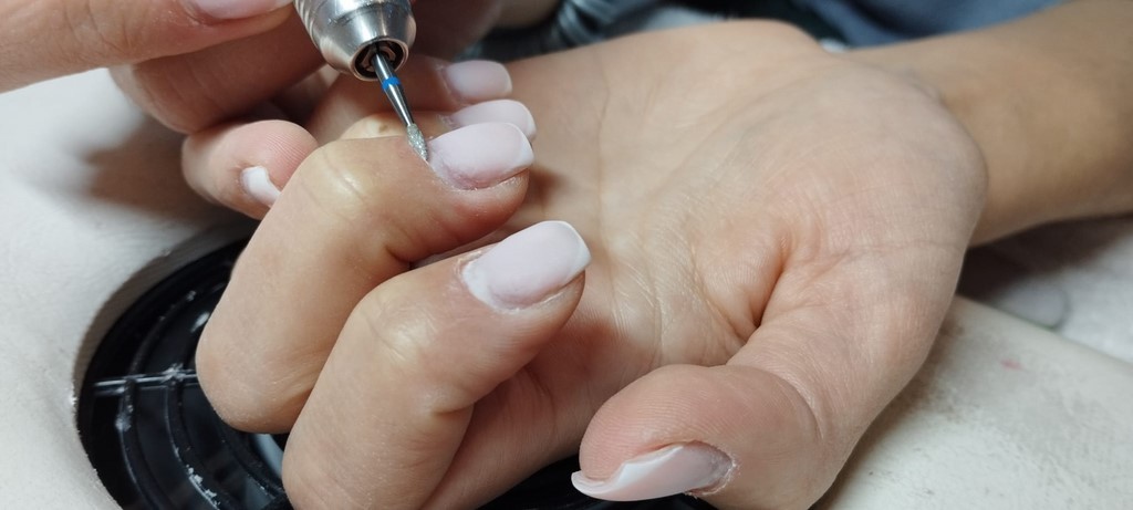Les soins des mains Manicure Pedicure Les soins des mains Manicure Pedicure