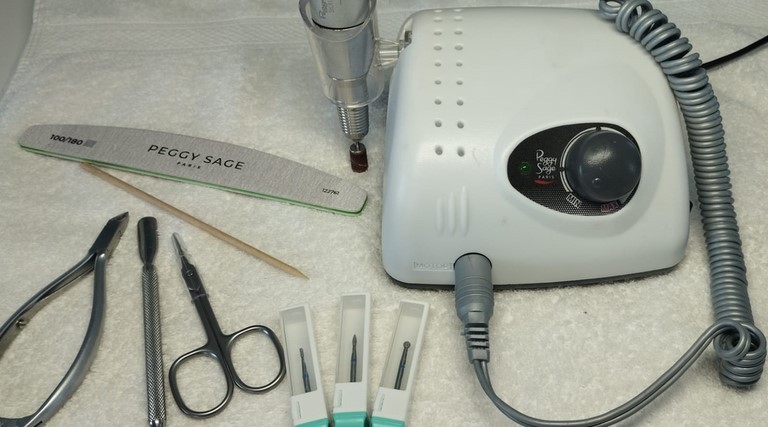 Les soins des mains Manucure Russe VEXIN SUR EPTE