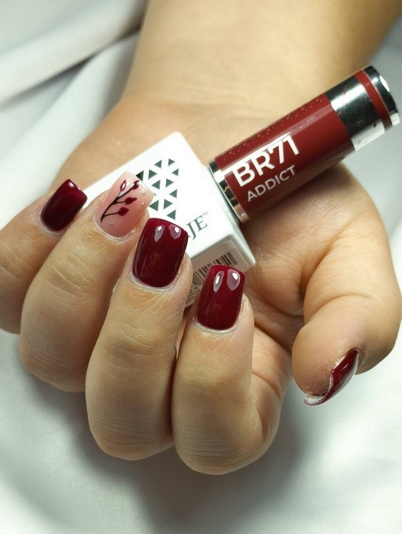 Les soins des mains Manicure Pedicure