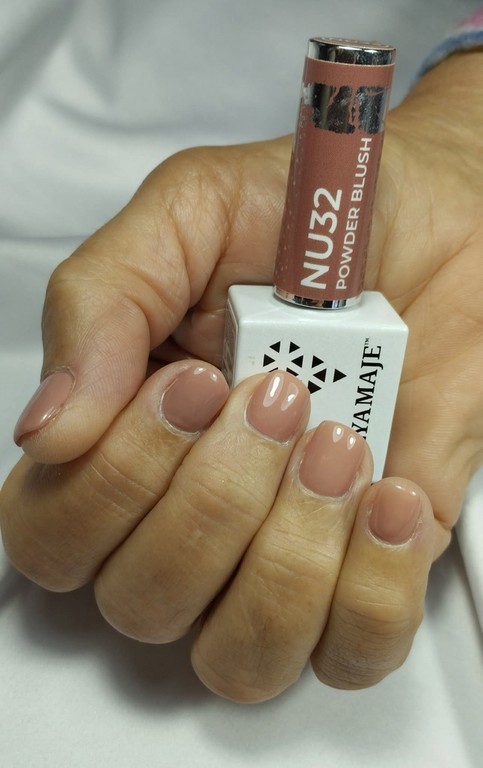 Les soins des mains Manicure Pedicure