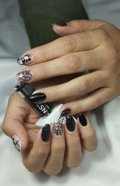 Les soins des mains Manicure Pedicure