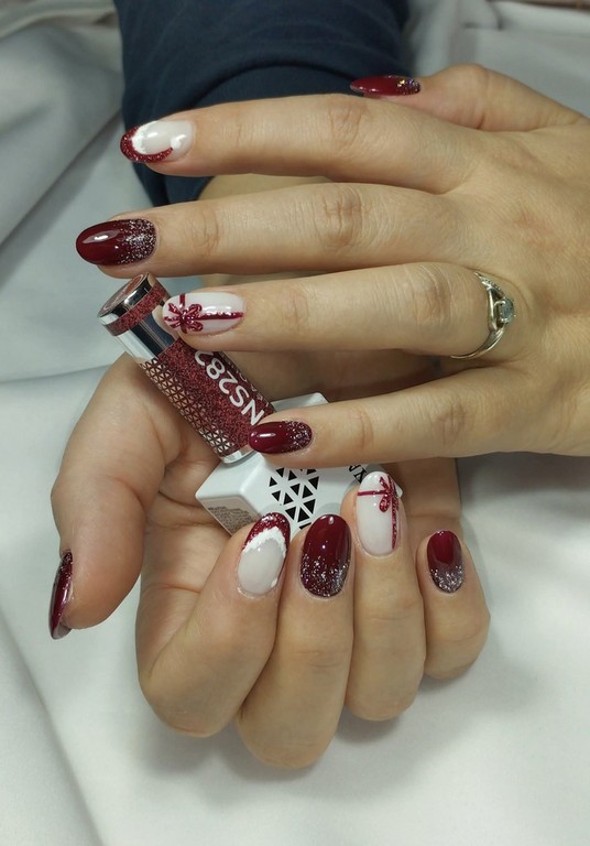 Les soins des mains Manicure Pedicure