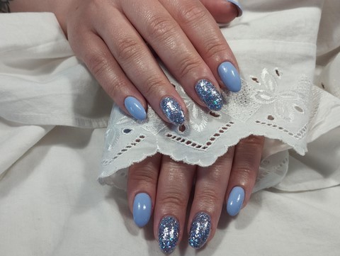 Les soins des mains Manicure Pedicure